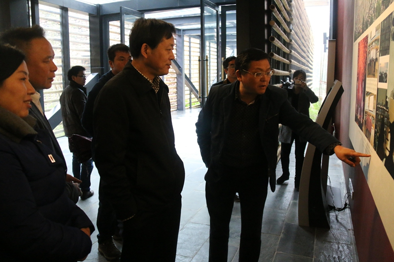 2016年3月23日湖南省社科联党组书记宋智富一行参观博物馆