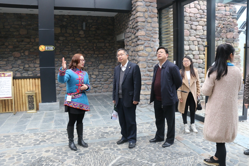 2016年3月29日省委宣传部副部长刘进能一行参观博物馆