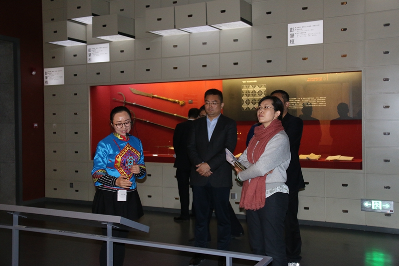 2016年11月3日中国建设银行与湖南省支行一行参观博物馆