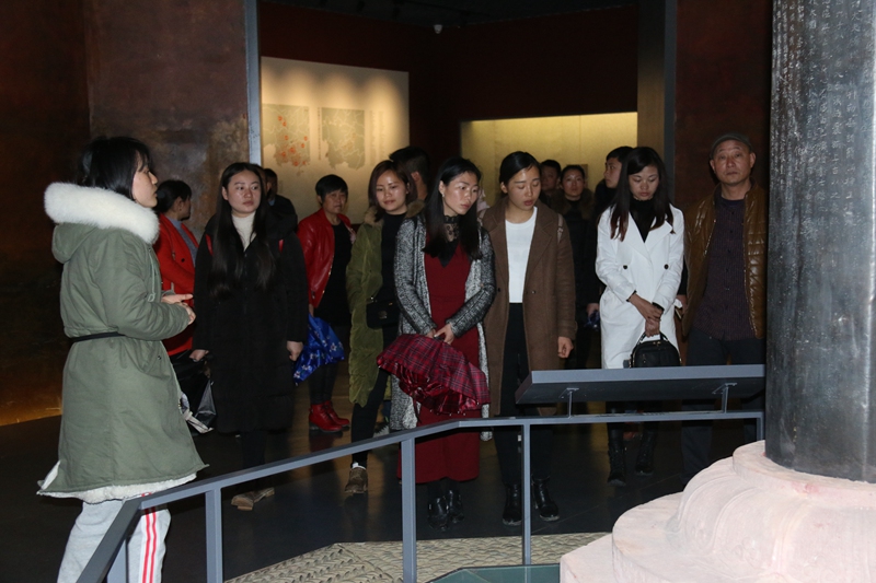 201年3月13日湖南龙山里耶秦简博物馆一行参观博物馆